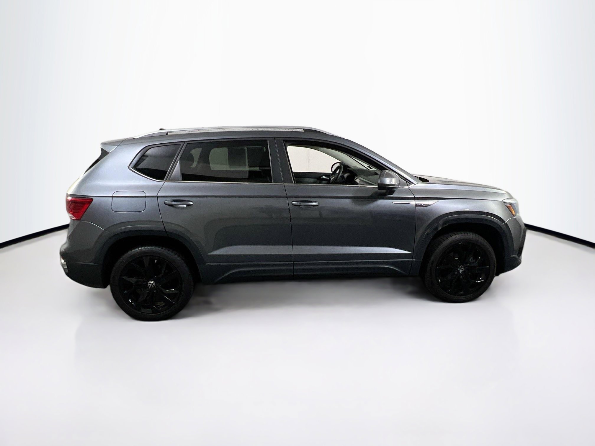 Used 2022 Volkswagen Taos SE FWD image 4