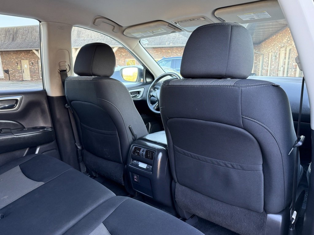 Used 2018 Nissan Pathfinder S image 18