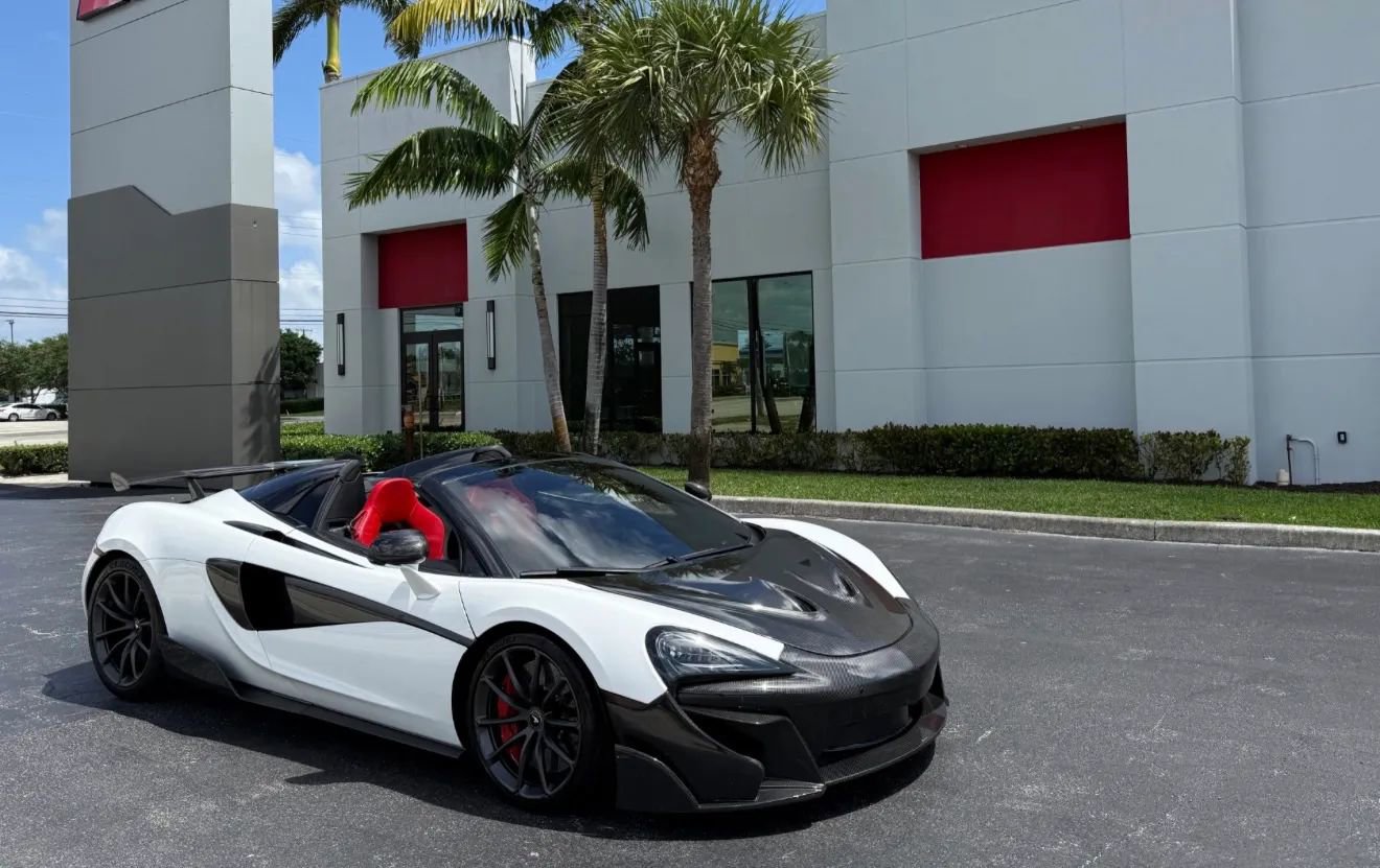 Used 2019 McLaren 570S Spider image 2