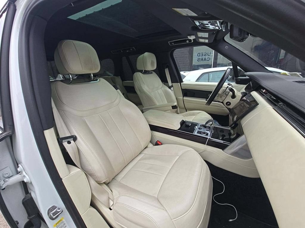 Used 2023 Land Rover Range Rover SE AWD/4WD image 2