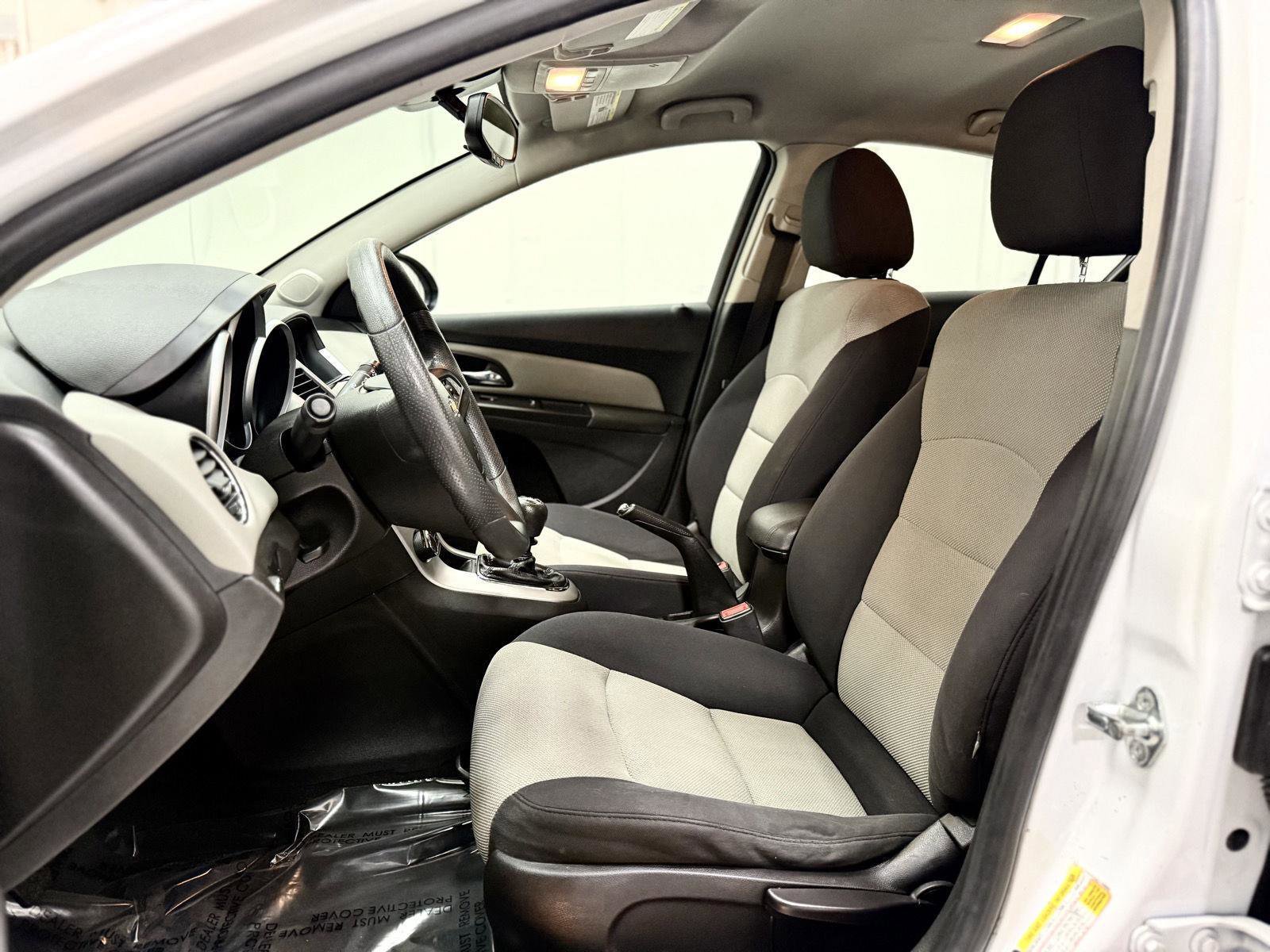 Used 2015 Chevrolet Cruze LS FWD image 13