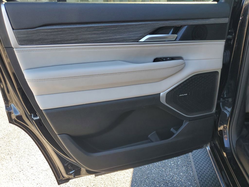 Used 2023 Jeep Wagoneer Series III w/ Preferred Equipment Group image 25