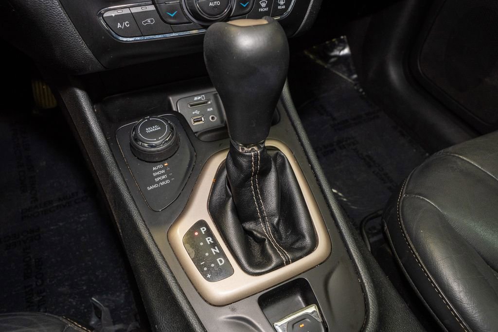 Used 2016 Jeep Cherokee Limited image 16