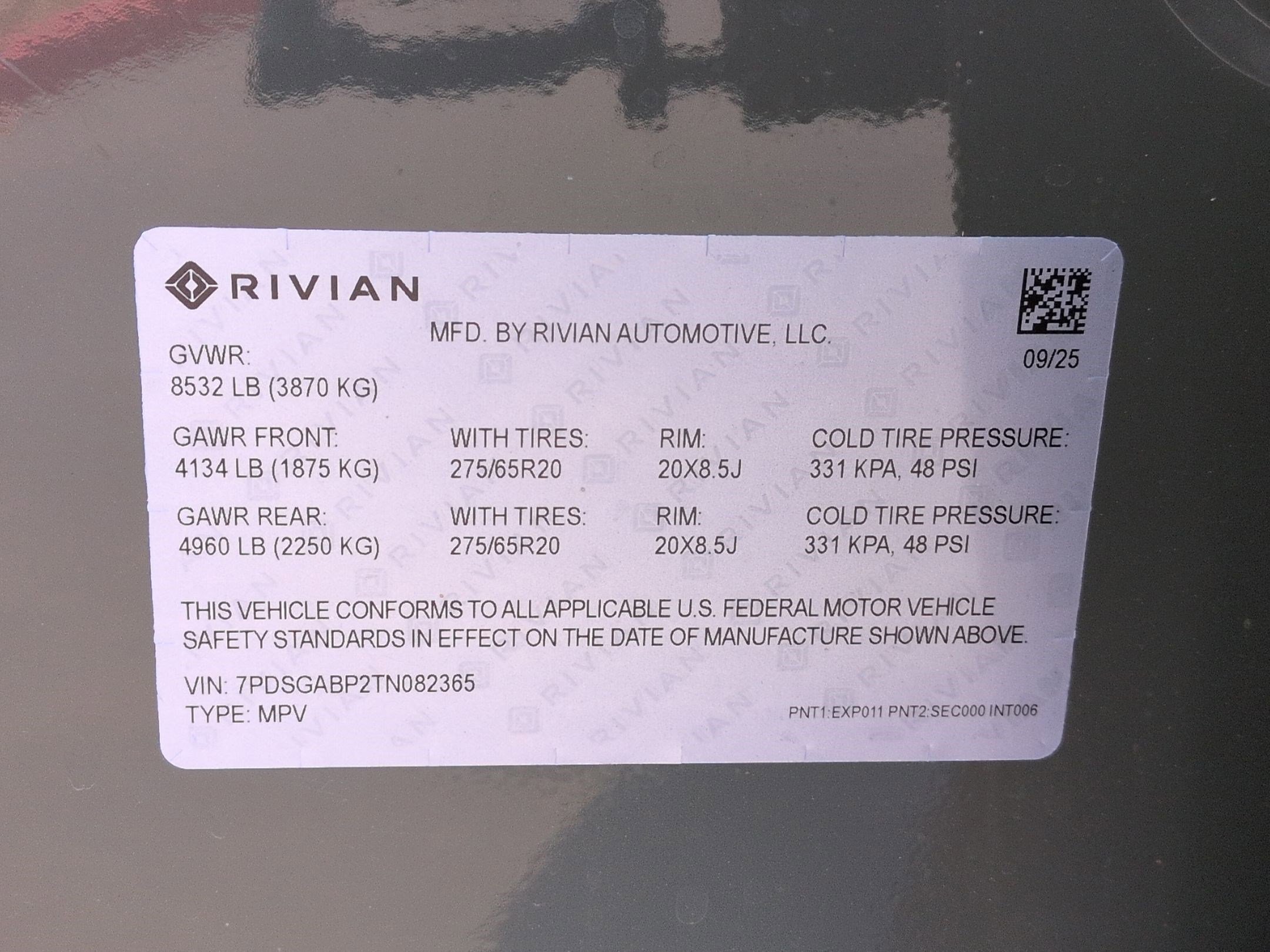 Used 2026 Rivian R1S Premium AWD/4WD image 32
