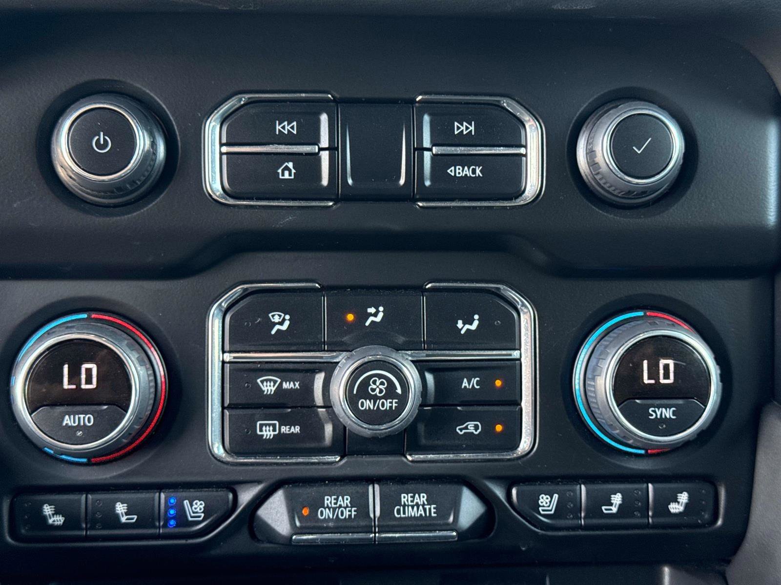 Used 2023 Chevrolet Suburban Premier image 27