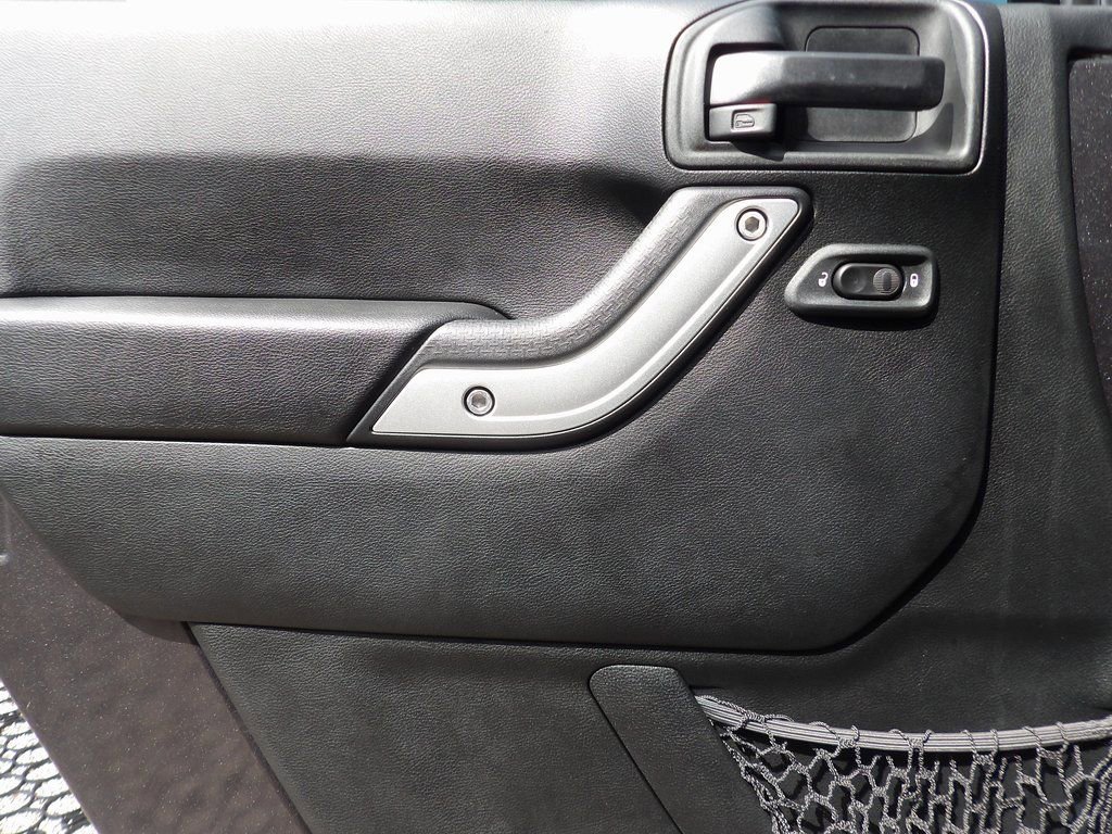 Used 2017 Jeep Wrangler Unlimited Sahara w/ Connectivity Group image 10