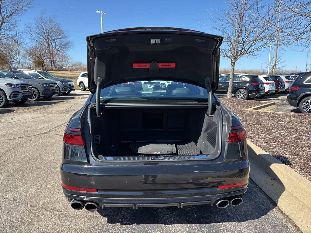 Used 2022 Audi S8 w/ S8 Comfort Plus Package AWD/4WD image 20