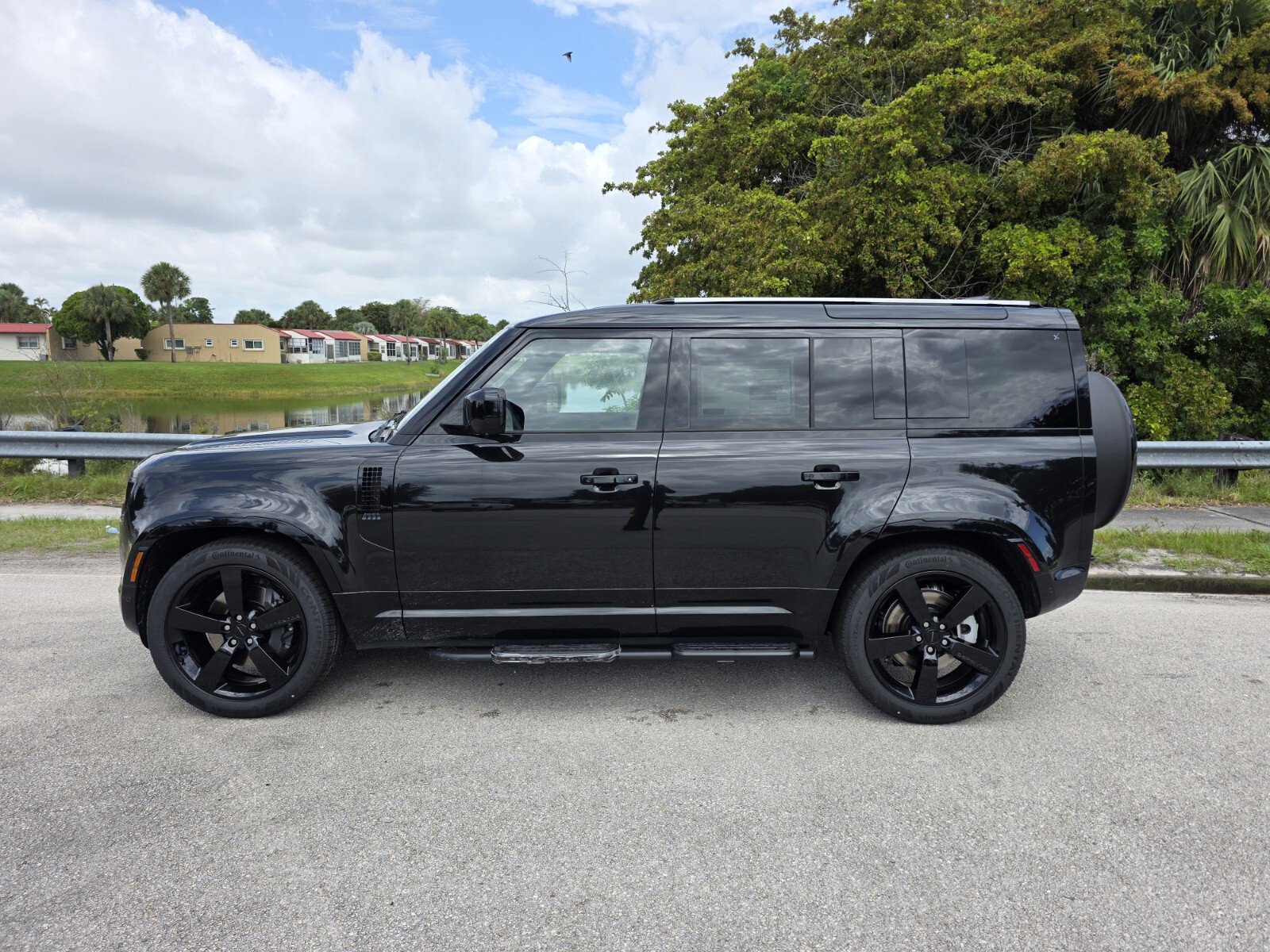 New 2026 Land Rover Defender 110 X-Dynamic SE AWD/4WD image 7