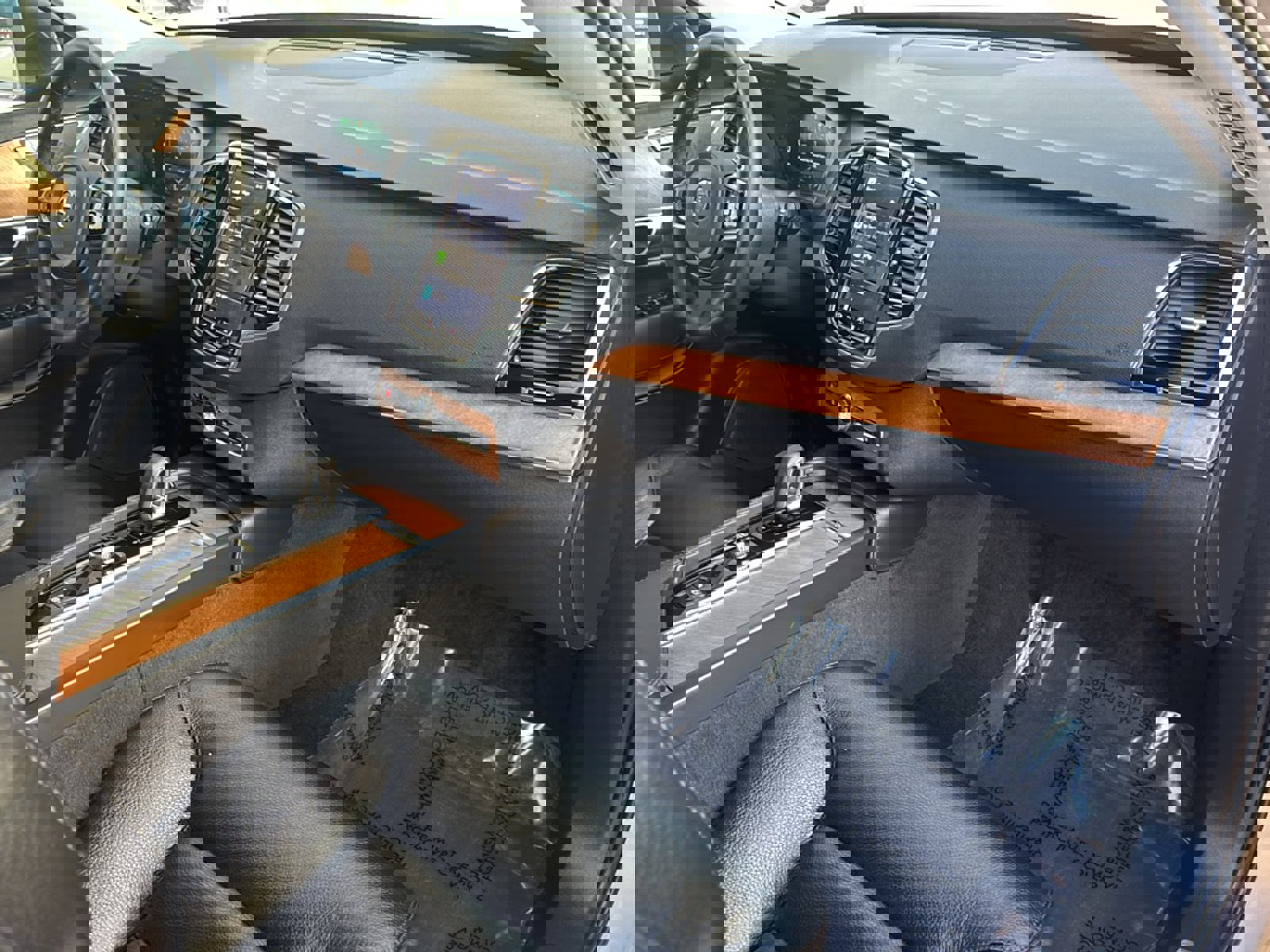 Used 2023 Volvo XC90 B6 Plus w/ Protection Package image 11