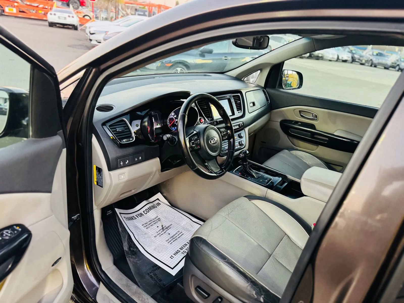 Used 2016 Kia Sedona SX image 9