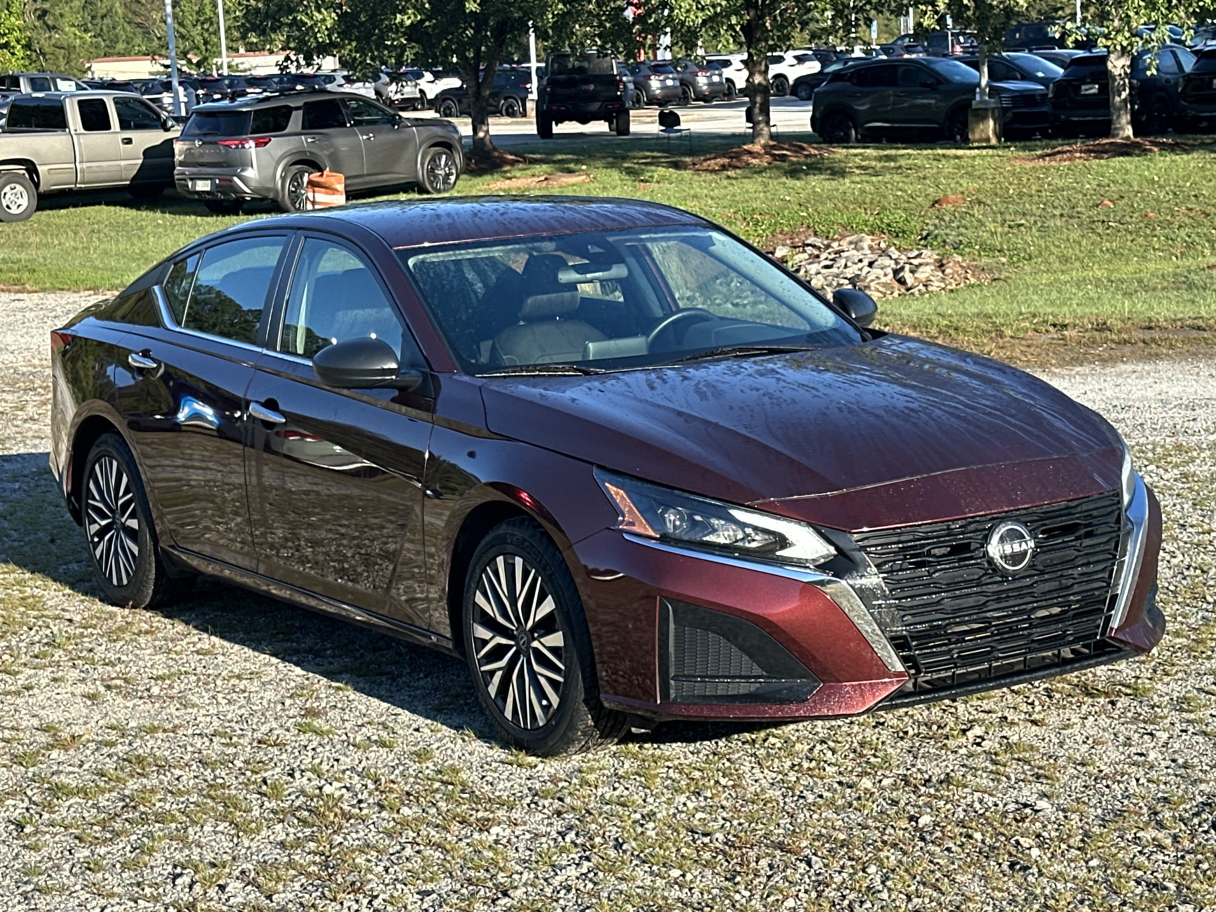Used 2024 Nissan Altima 2.5 SV FWD image 3