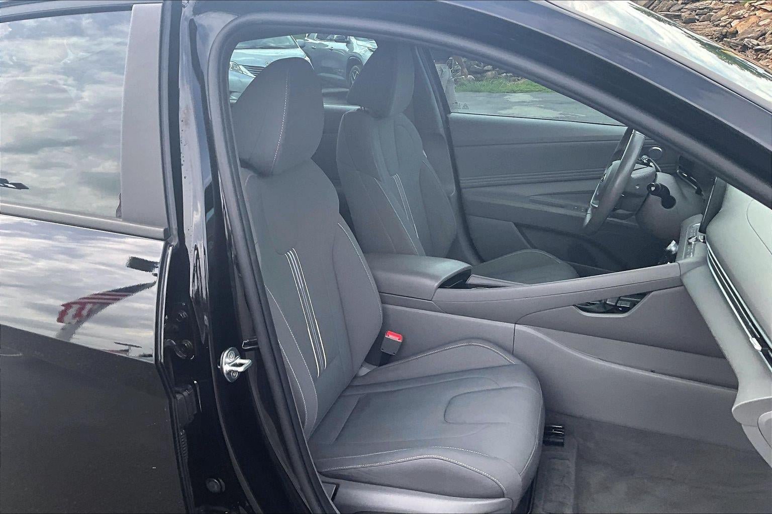 Used 2023 Hyundai Elantra SEL FWD image 6
