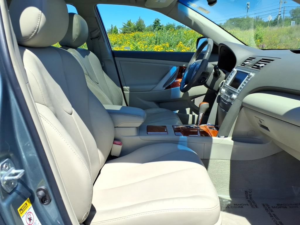 Used 2011 Toyota Camry XLE w/ SE/XLE Extra-Value Pkg FWD image 9