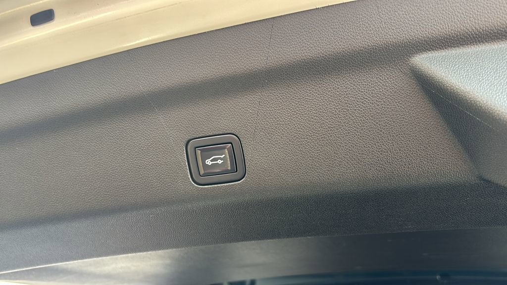 Used 2022 Cadillac Escalade ESV Sport Platinum w/ Heavy-Duty Trailer Package image 41