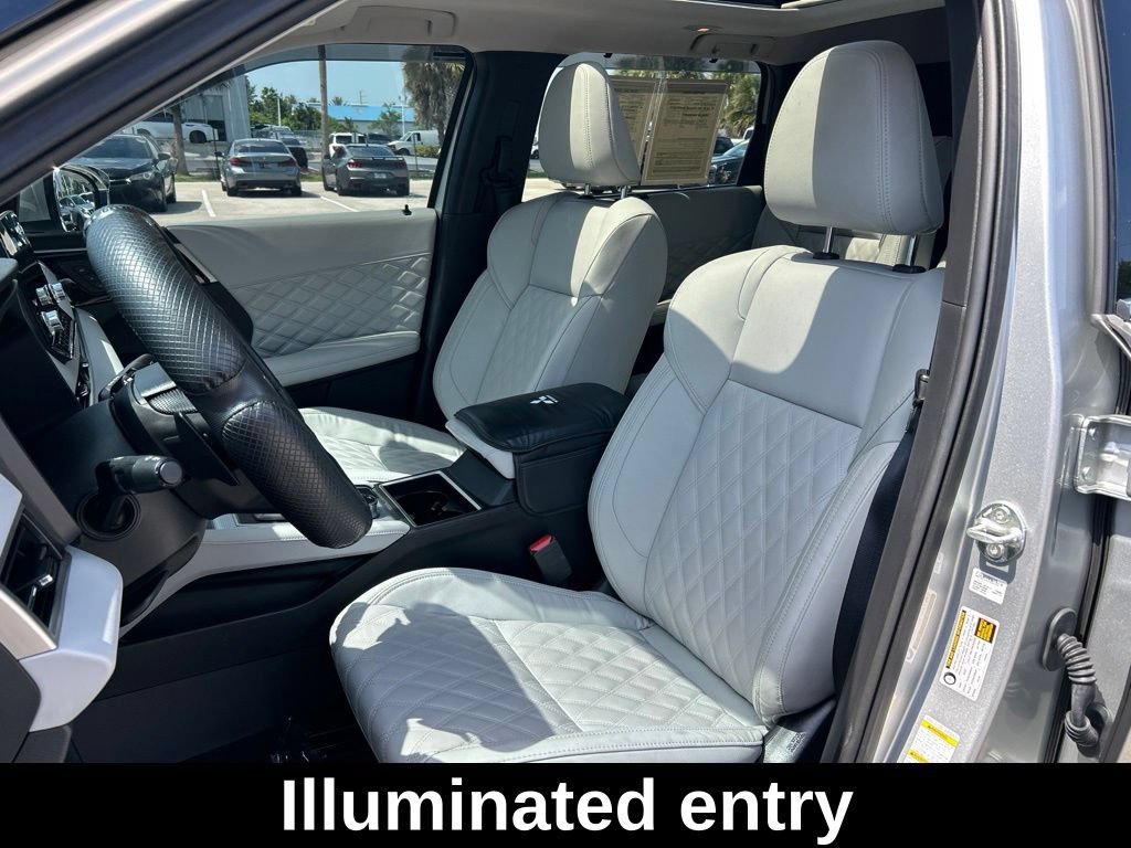 Used 2025 Mitsubishi Outlander 4WD Plug-In Hybrid image 14