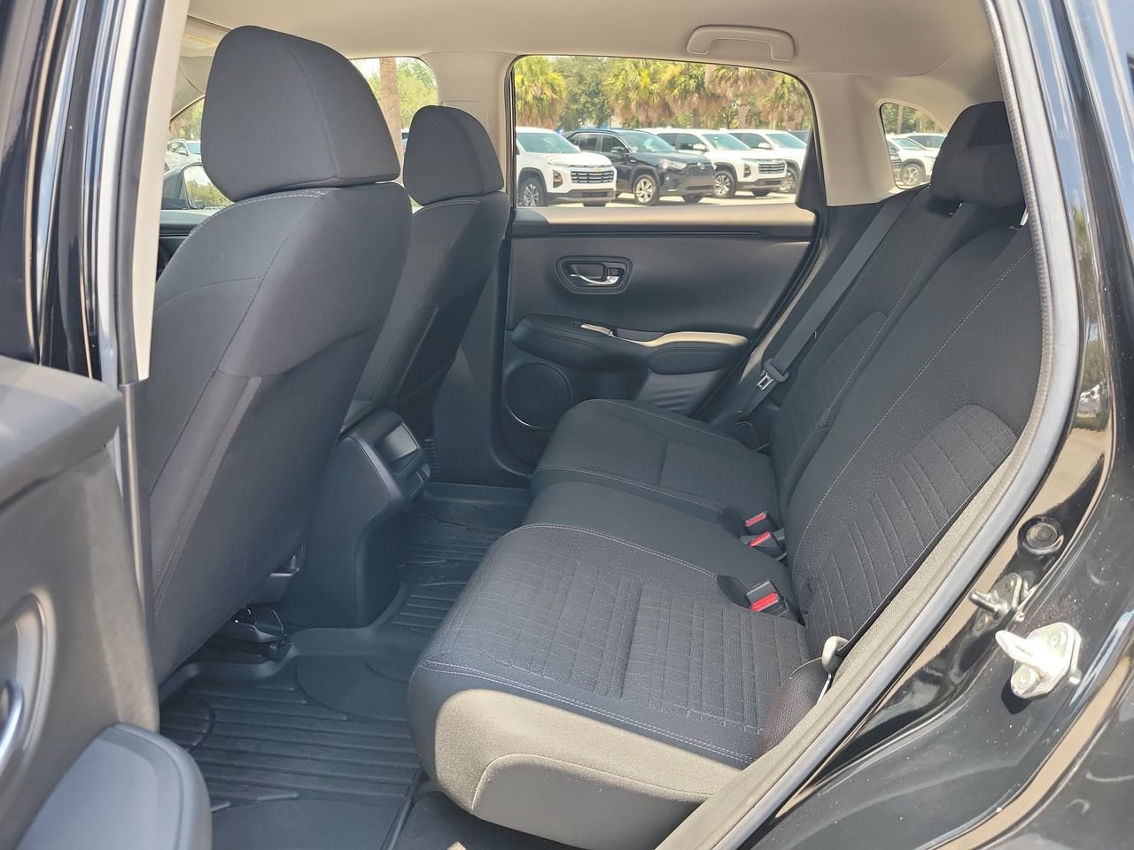 Used 2023 Honda HR-V LX image 9
