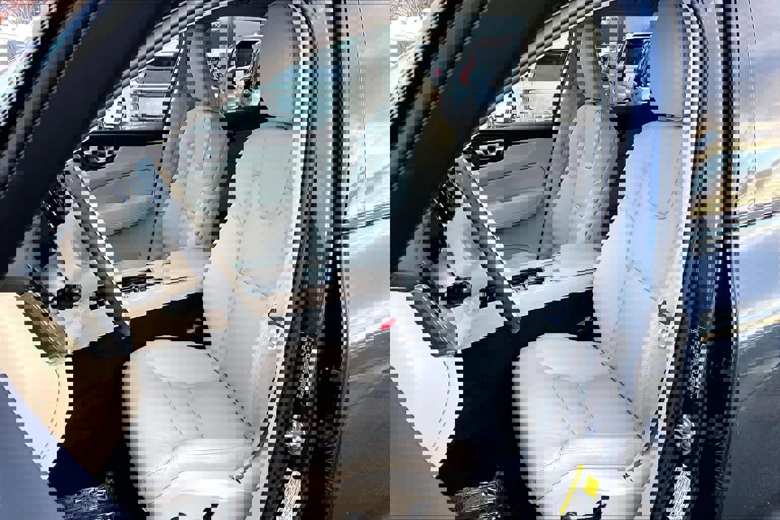 Certified 2024 Volvo XC60 B5 Core w/ Climate Package image 9