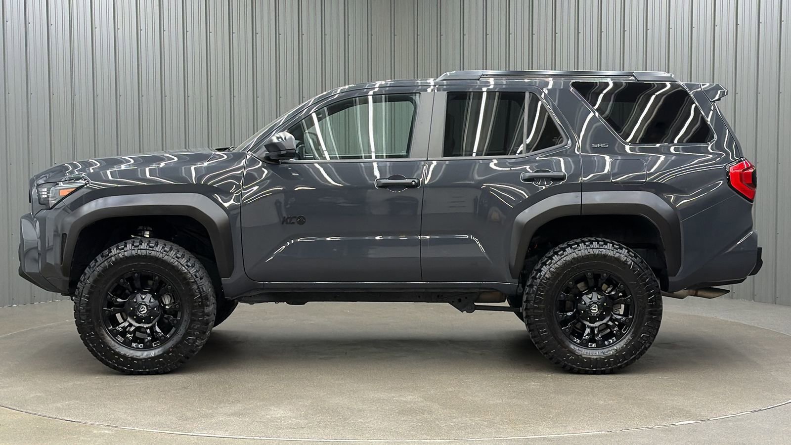 Used 2025 Toyota 4Runner SR5 AWD/4WD image 2