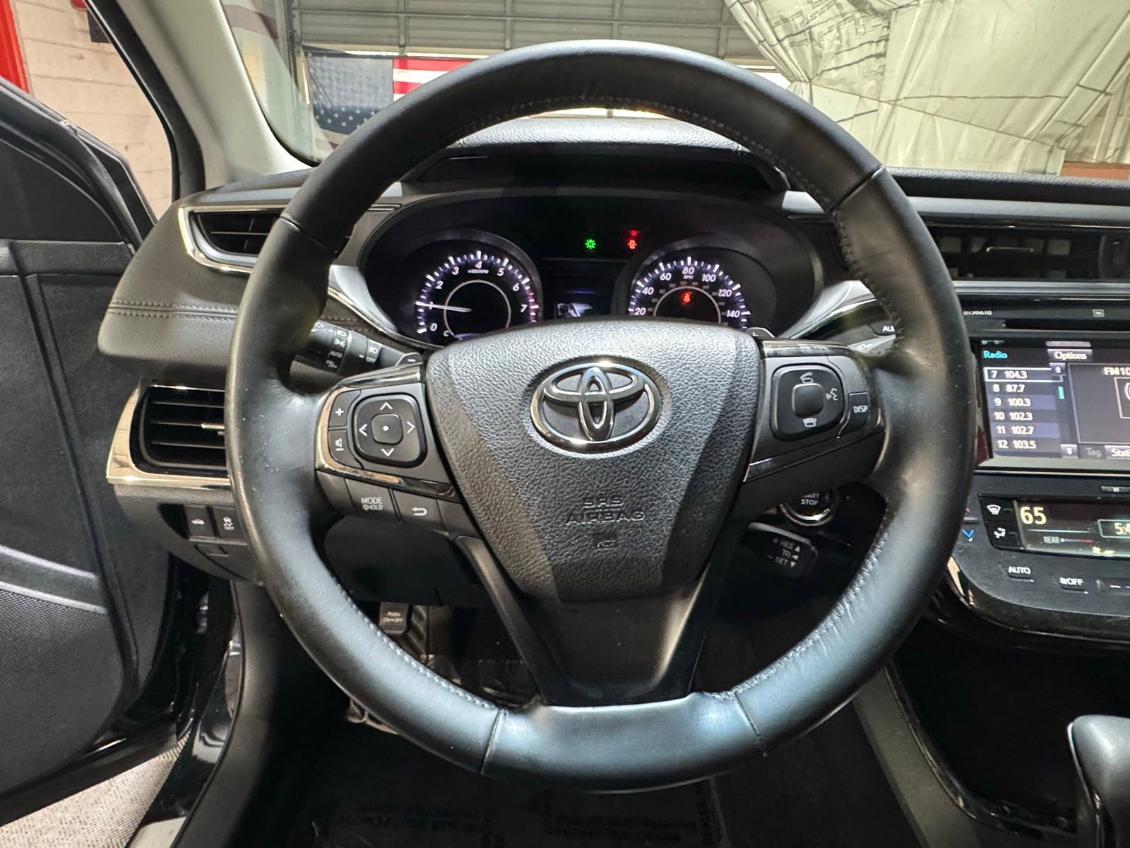 Used 2015 Toyota Avalon Limited image 18