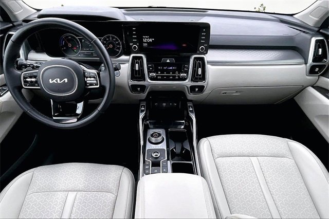 Certified 2022 Kia Sorento SX w/ Panoramic Sunroof Package image 14