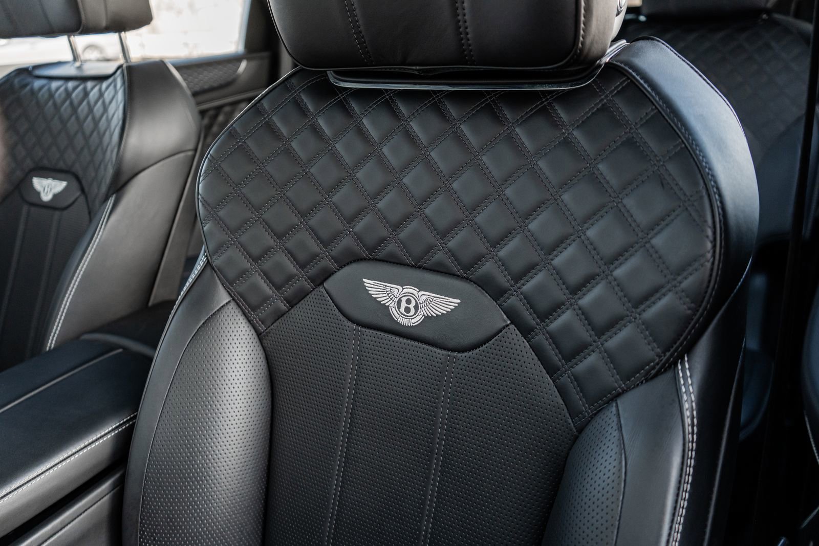 Certified 2022 Bentley Bentayga image 26