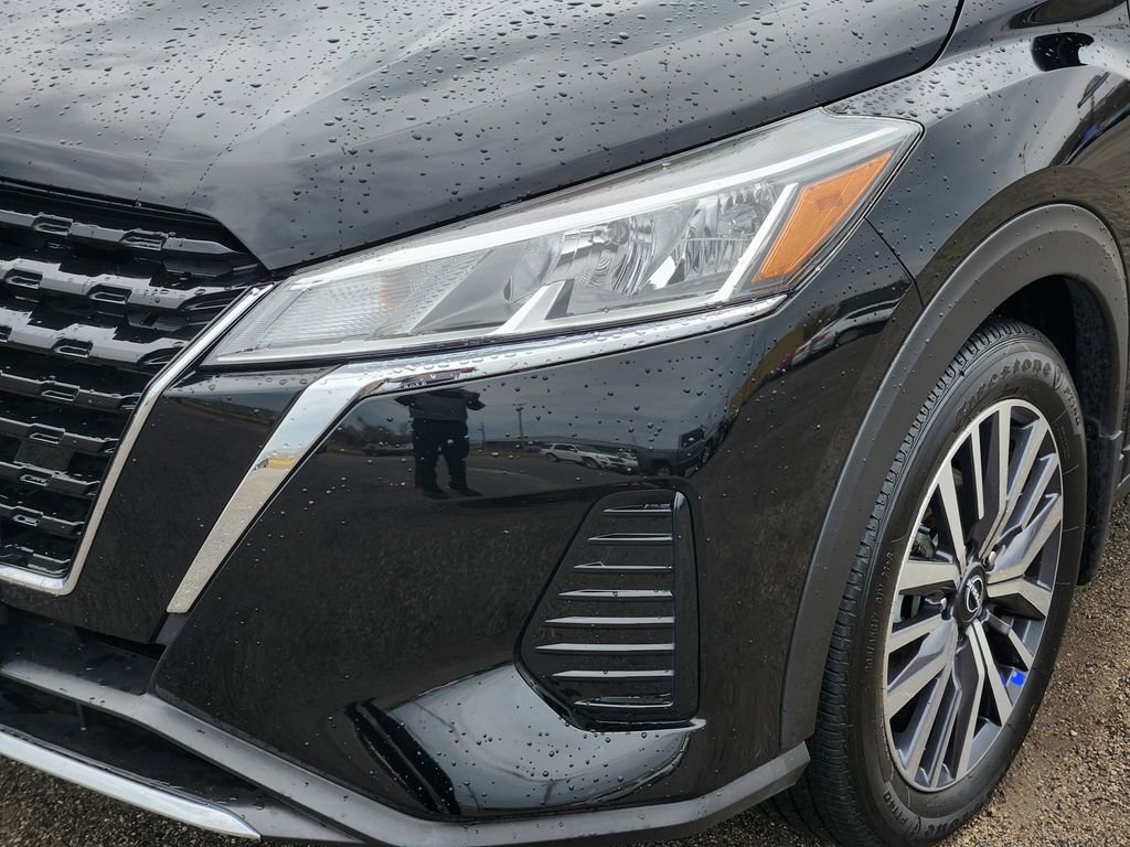 Used 2023 Nissan Kicks SV image 9