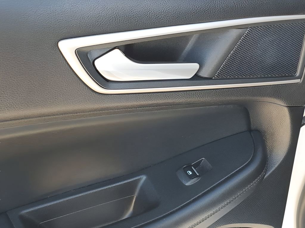 Used 2024 Ford Edge SEL image 46