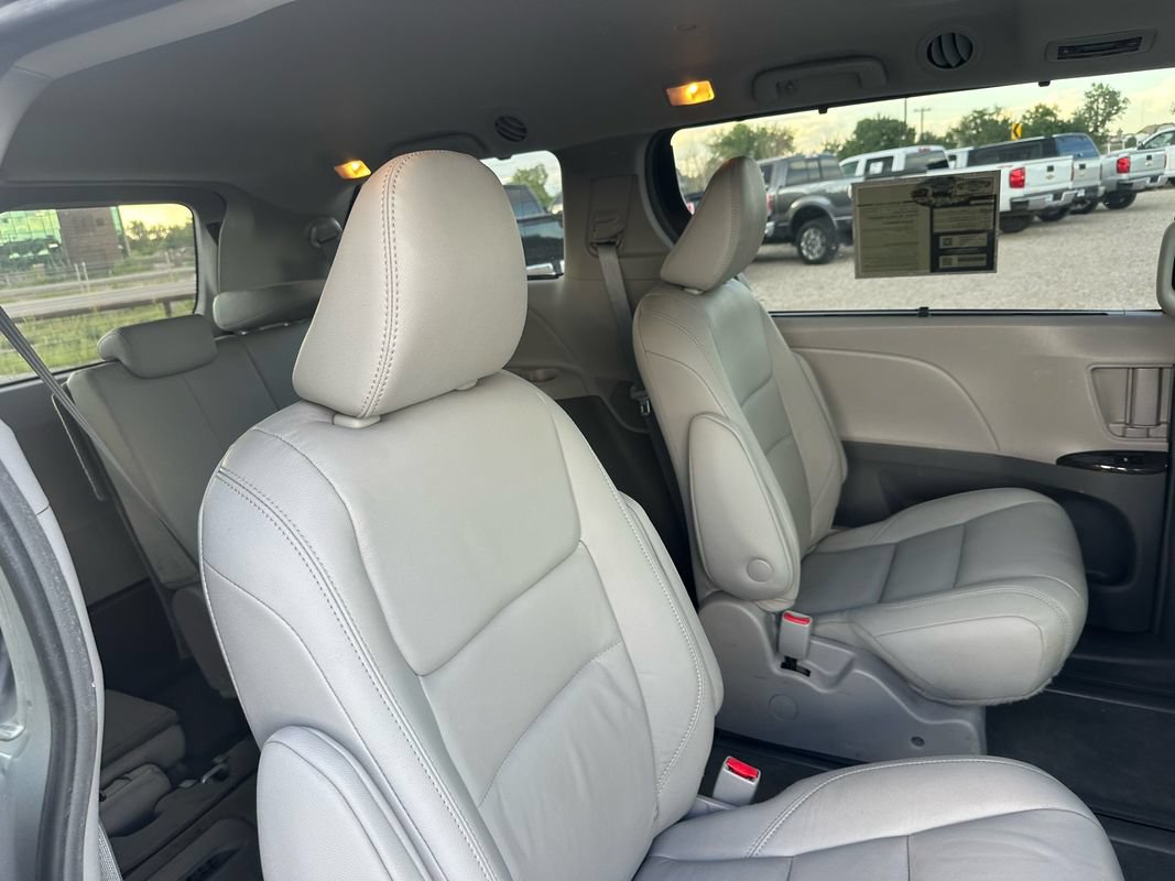 Used 2018 Toyota Sienna XLE w/ XLE Navigation Package AWD/4WD image 24
