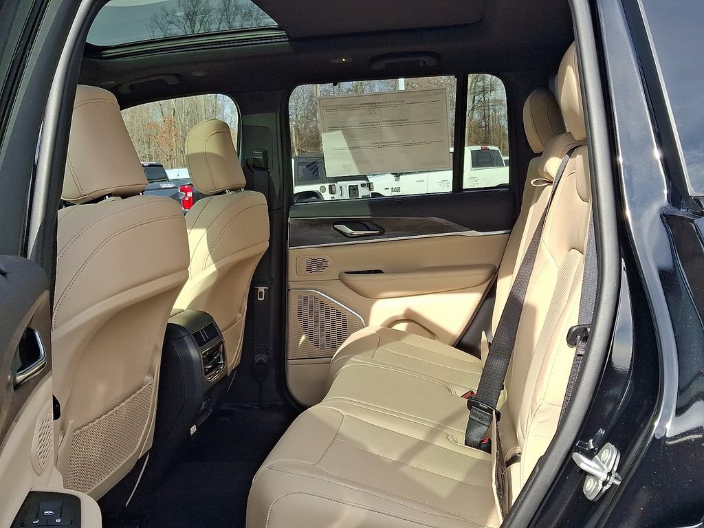 New 2025 Jeep Grand Cherokee Limited w/ Luxury Tech Group II AWD/4WD image 7