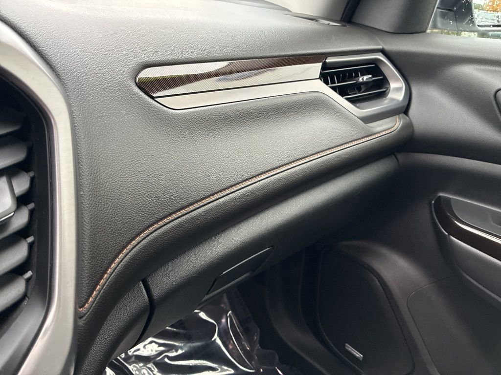 Used 2023 GMC Acadia AT4 image 32