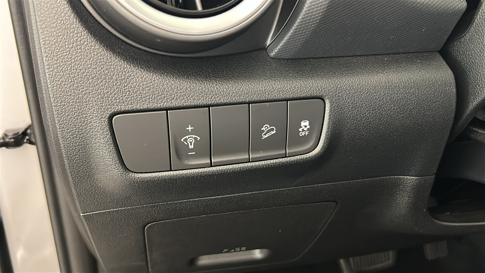 Used 2023 Hyundai Kona SEL FWD image 24