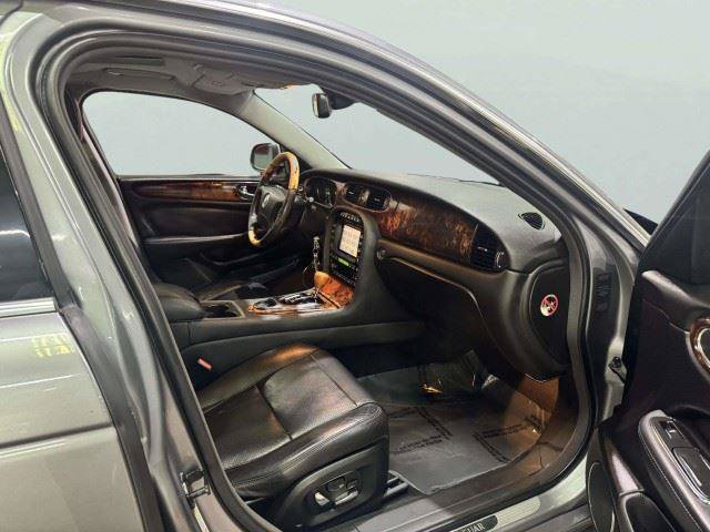 Used 2008 Jaguar XJ8 RWD image 41