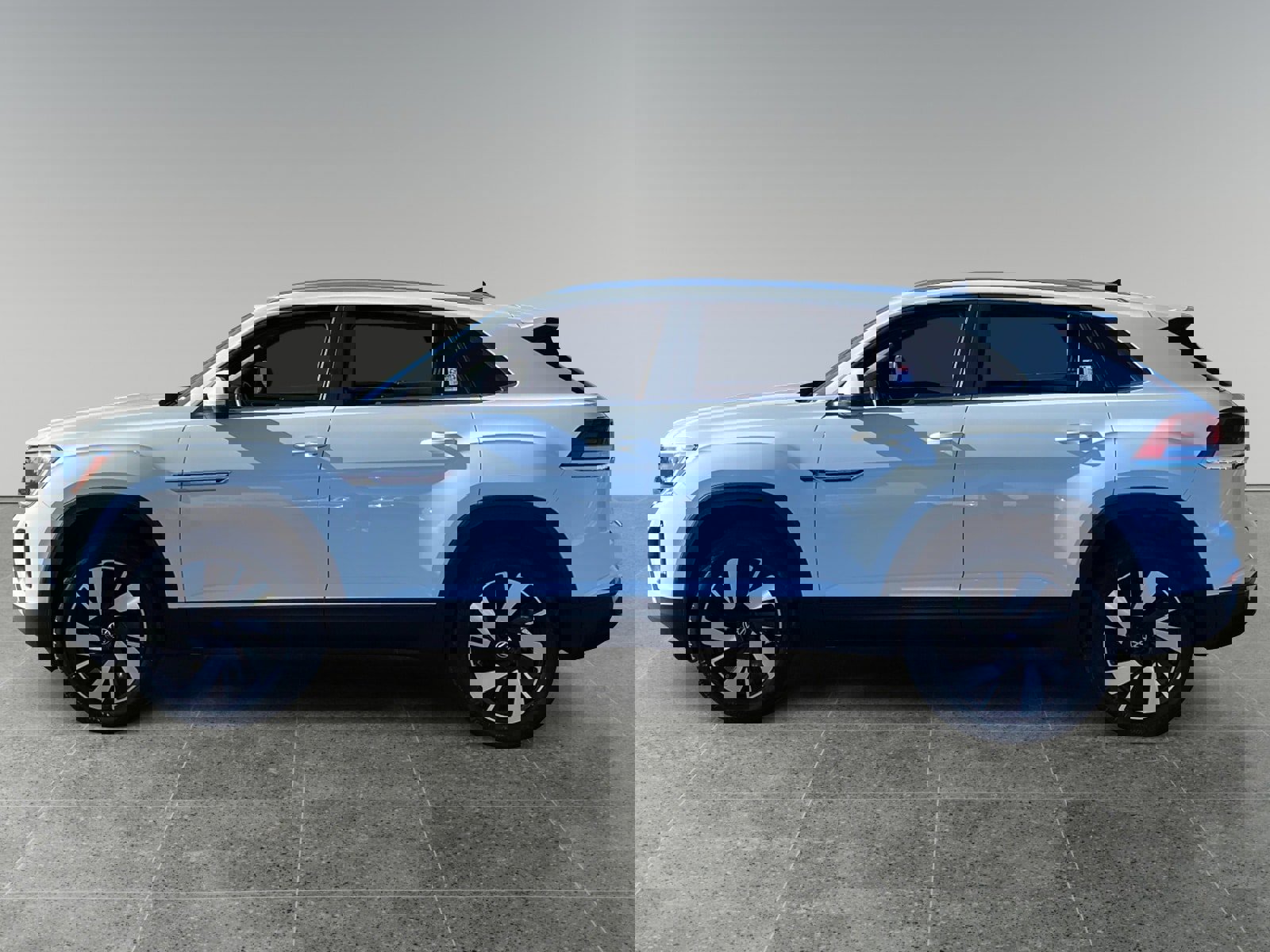 Used 2024 Volkswagen Atlas Cross Sport SE image 2