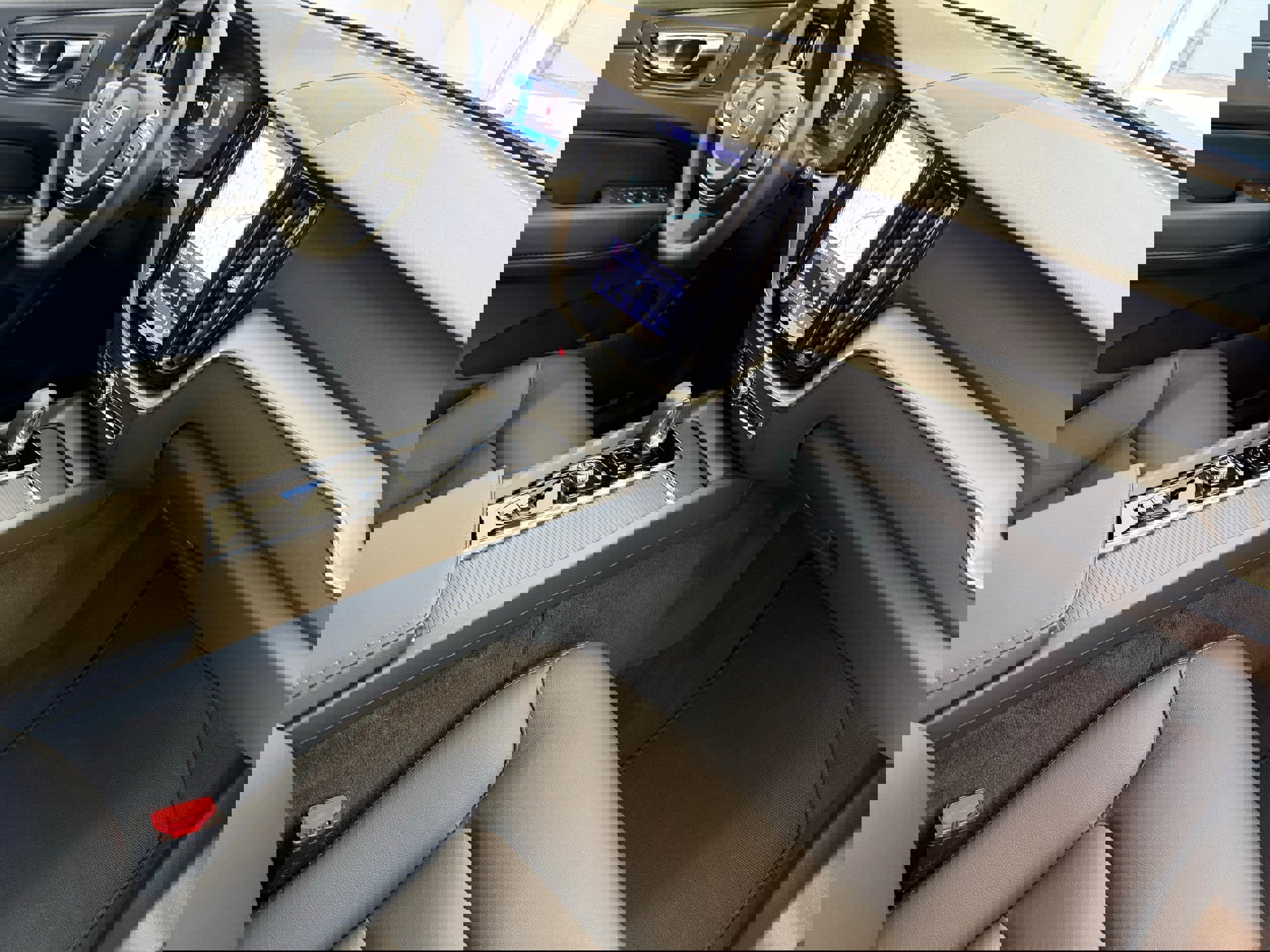 Certified 2025 Volvo XC60 B5 Core image 22