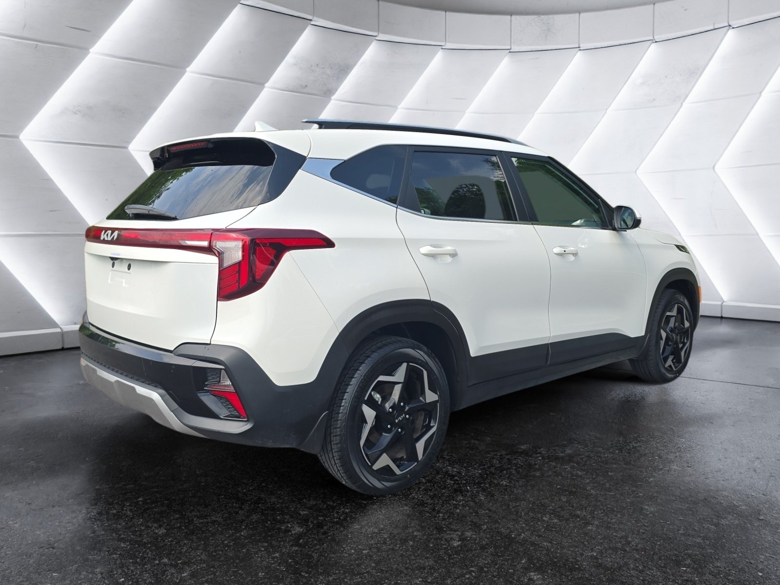 Used 2024 Kia Seltos EX FWD image 5