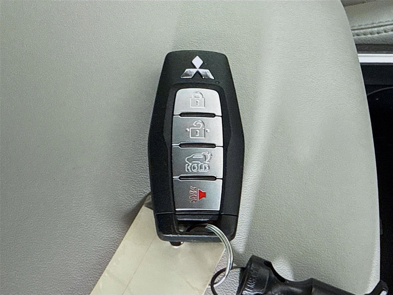 Used 2023 Mitsubishi Outlander SEL image 22