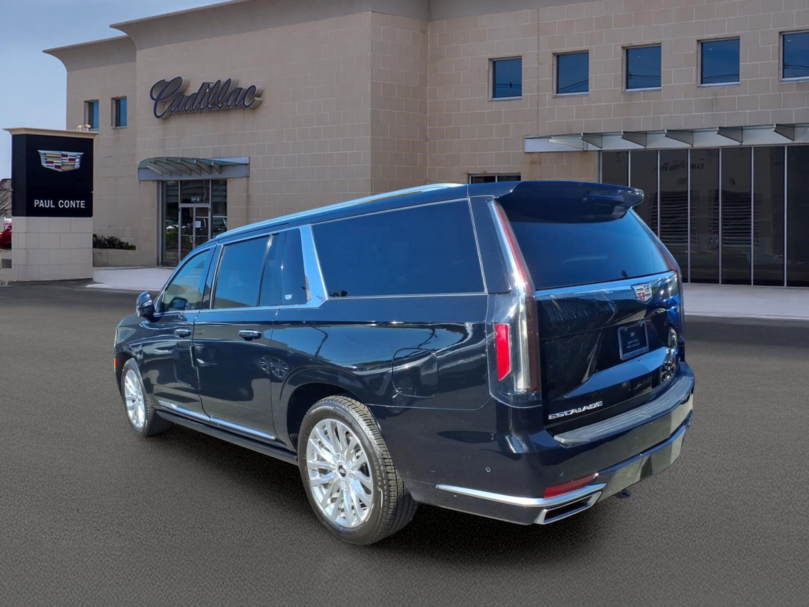 Certified 2023 Cadillac Escalade ESV Premium Luxury w/ Performance Package AWD/4WD image 6