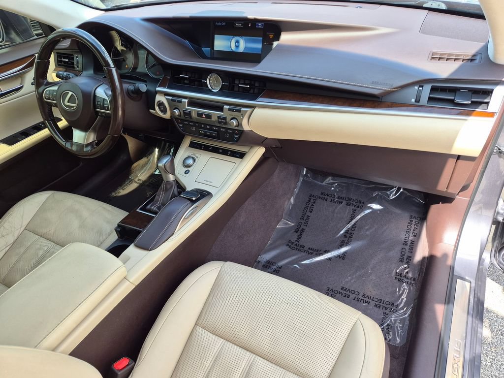 Used 2016 Lexus ES 350 w/ Luxury Package w/Wood Trim FWD image 33