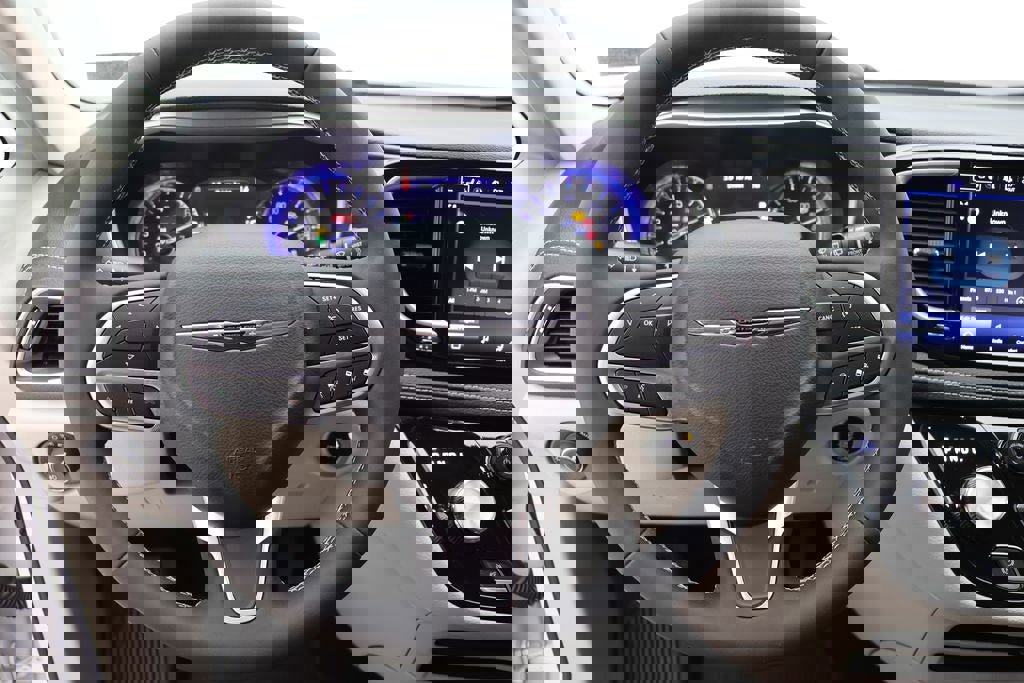 Used 2024 Chrysler Pacifica Touring-L w/ Road Tripper Package image 18