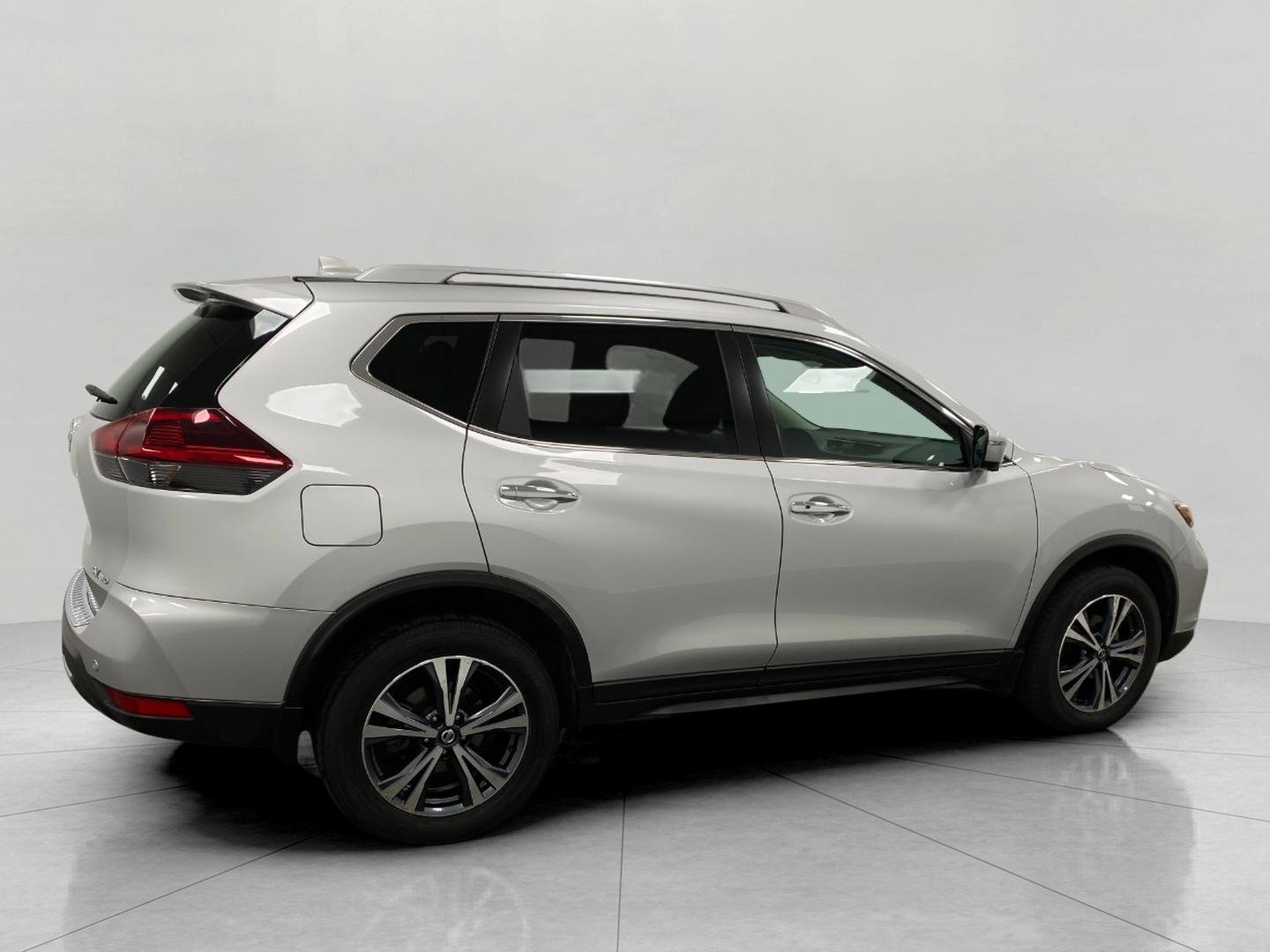 Used 2019 Nissan Rogue SV w/ Premium Package AWD/4WD image 3