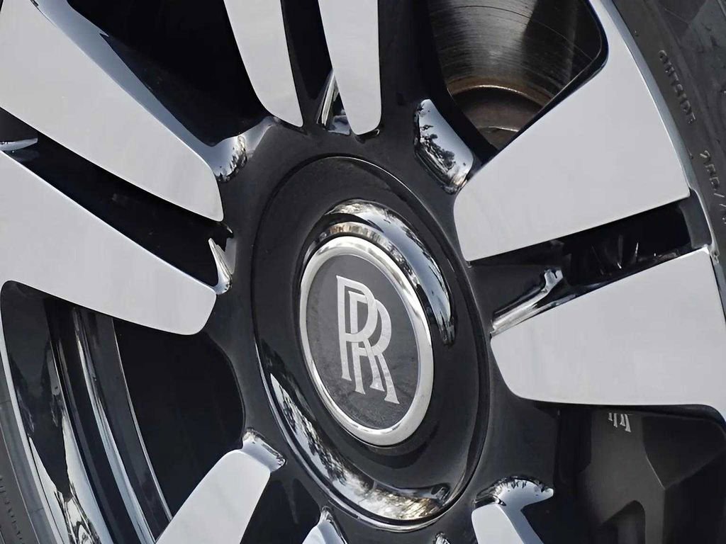 Certified 2024 Rolls-Royce Cullinan image 17