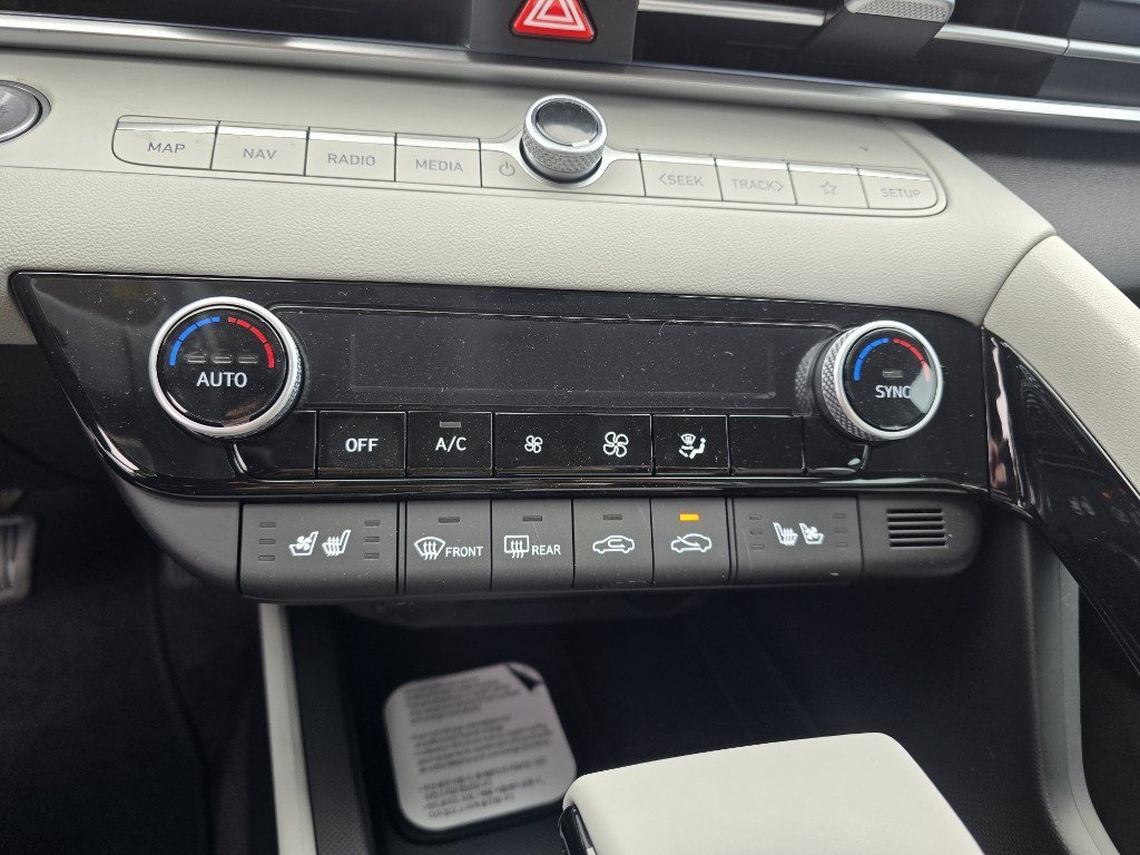 New 2026 Hyundai Elantra Limited FWD image 21