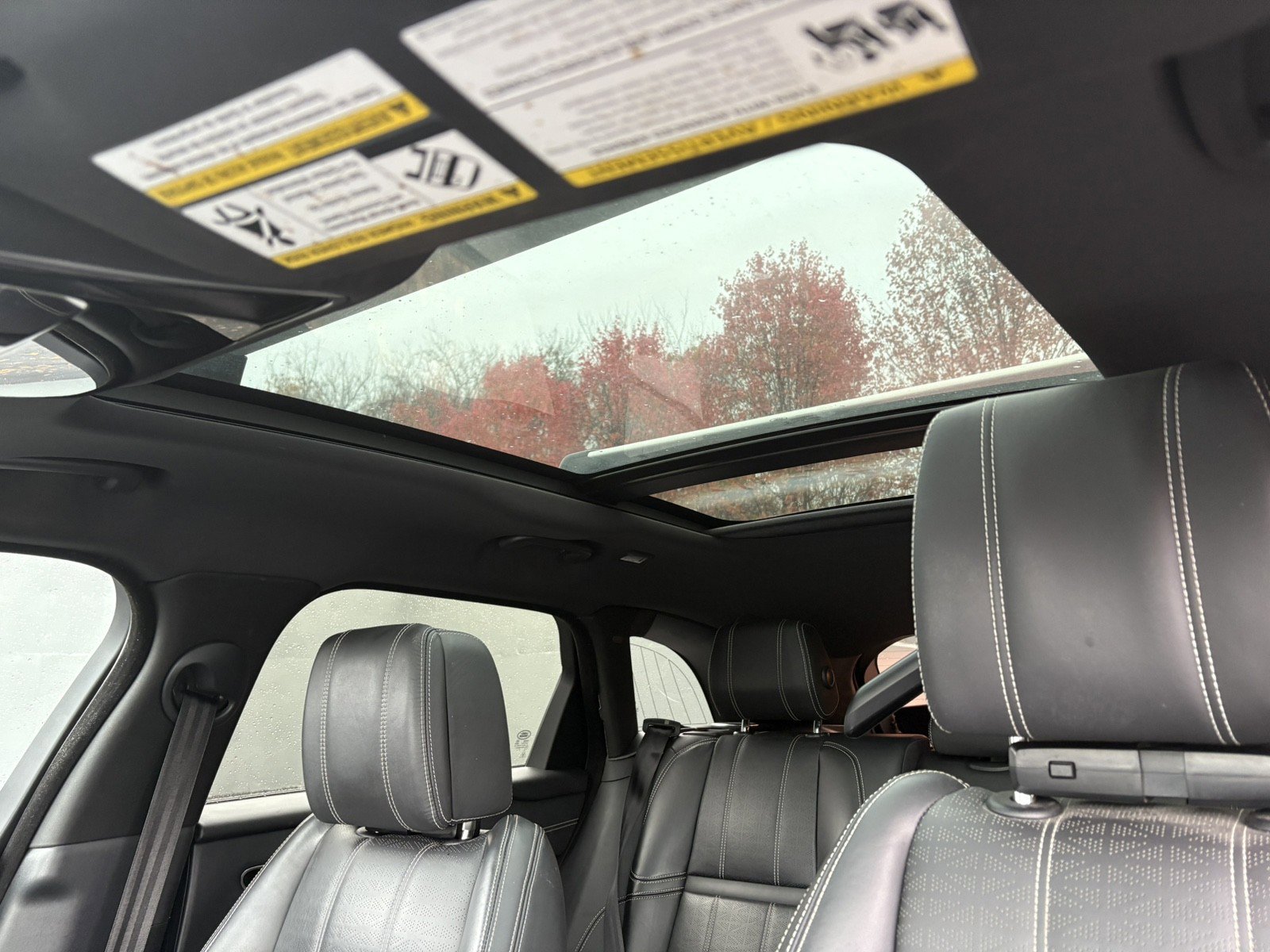 Used 2018 Land Rover Range Rover Velar R-Dynamic HSE image 31