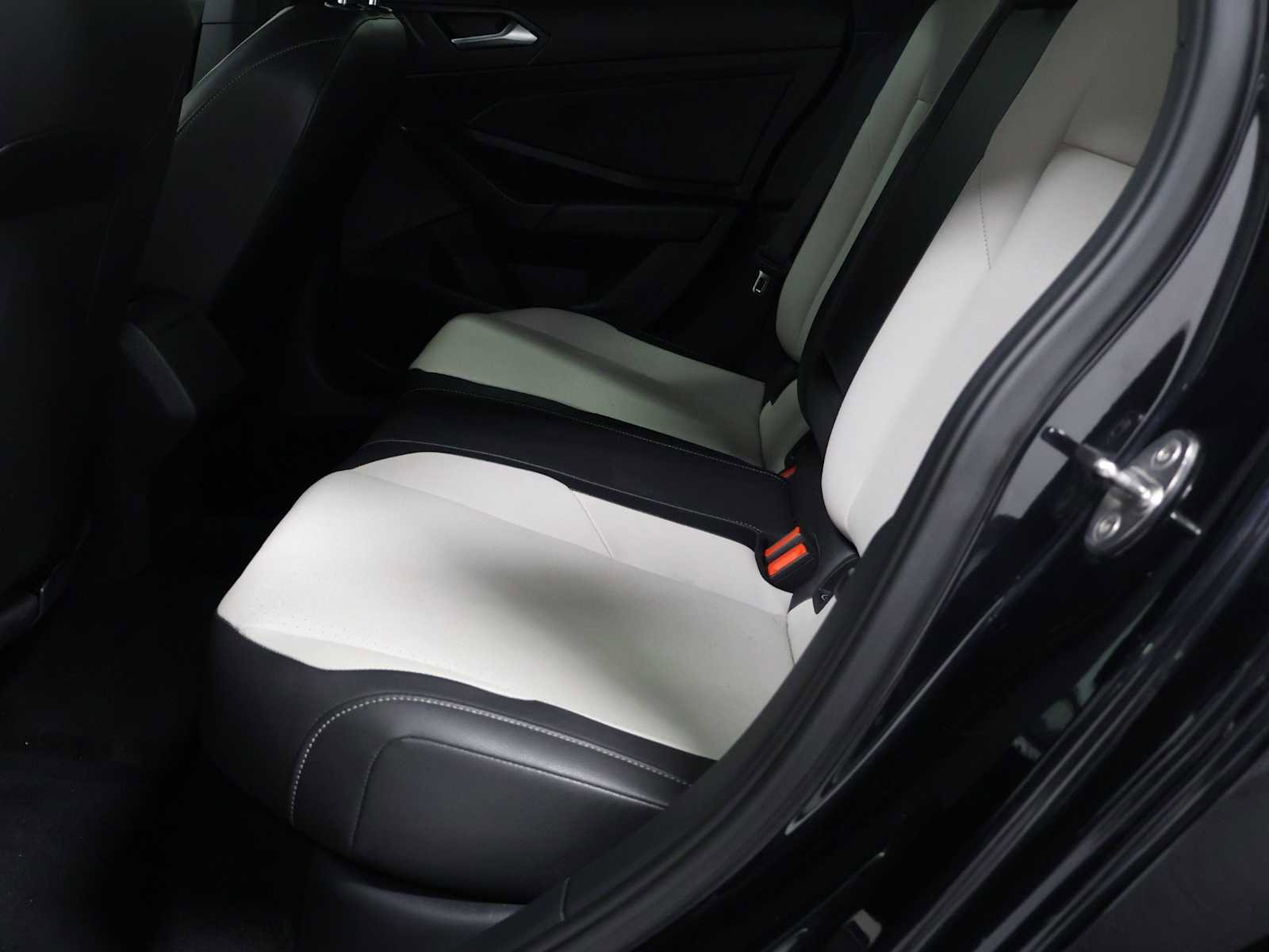 Used 2020 Volkswagen Jetta R-Line FWD image 32