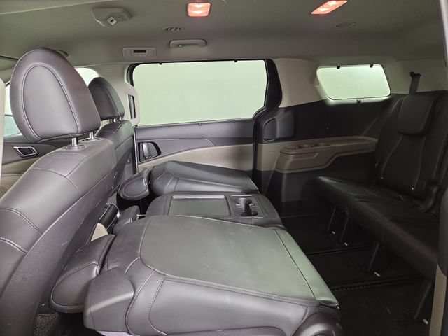 Certified 2025 Kia Carnival EX FWD image 14