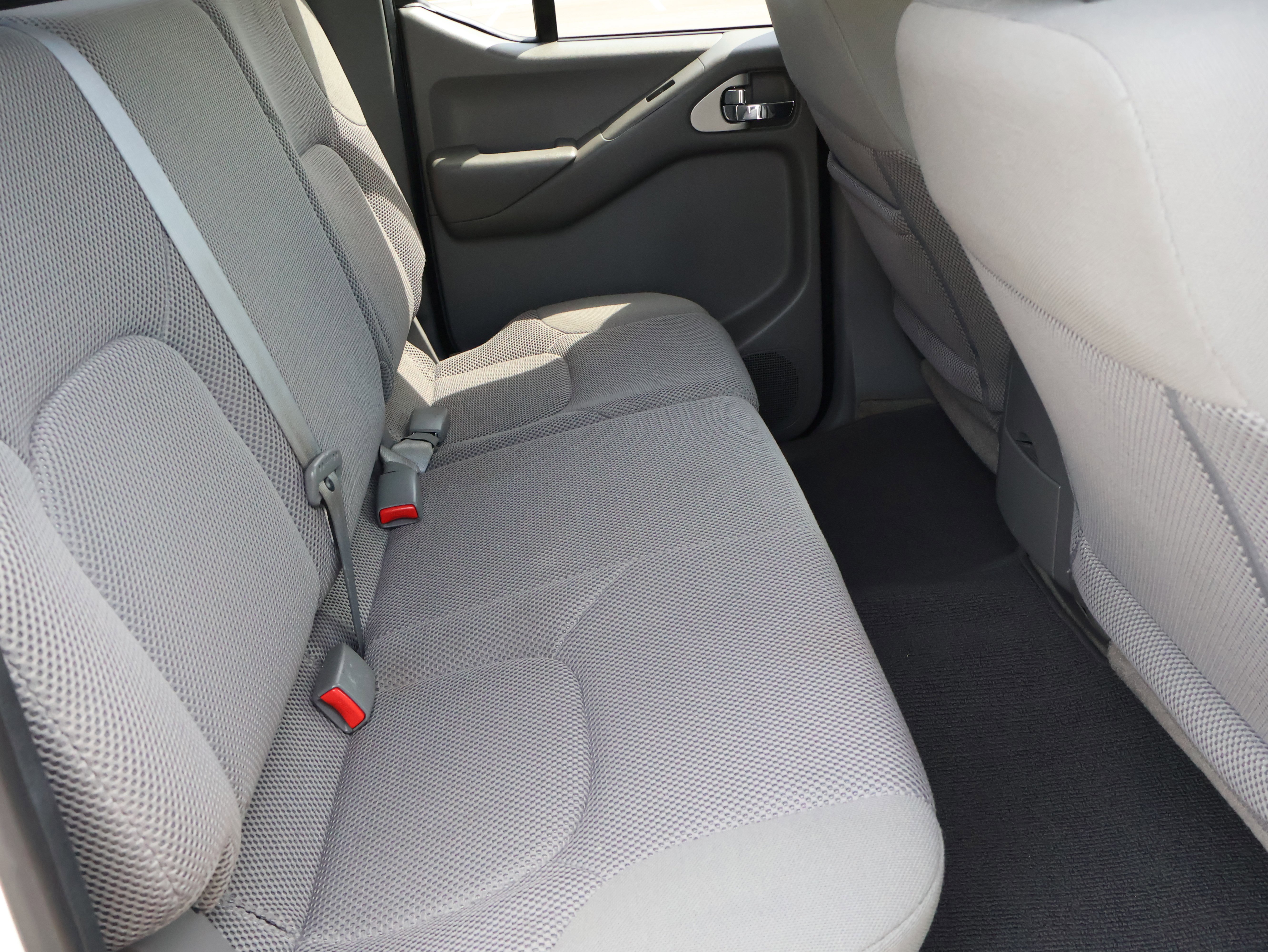 Used 2017 Nissan Frontier SV image 16