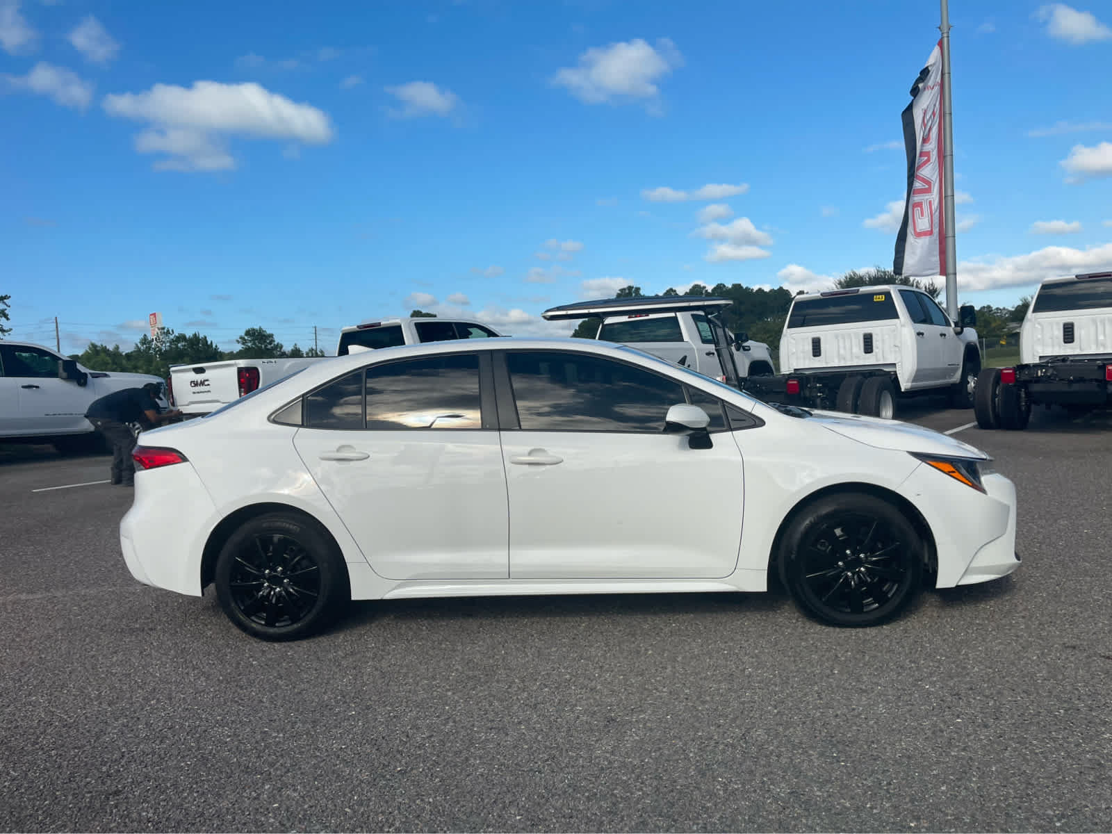 Used 2021 Toyota Corolla LE FWD image 5