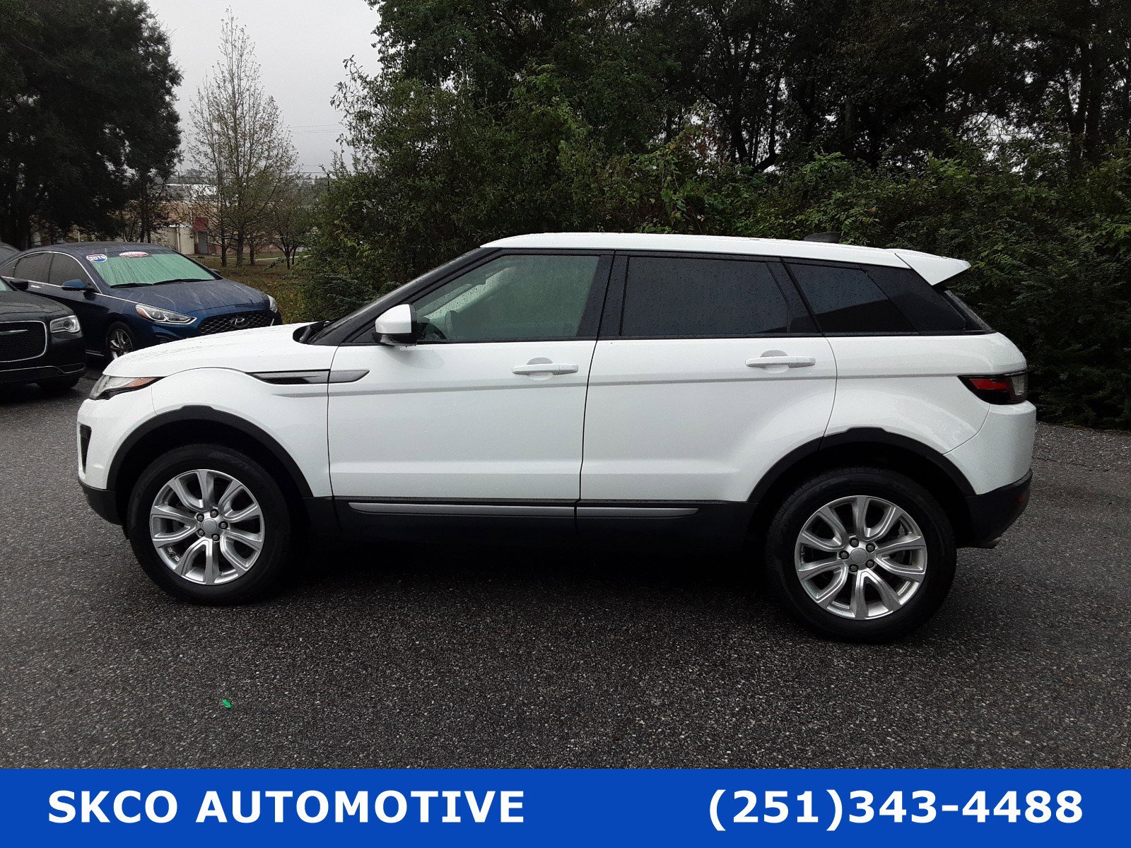 Used 2019 Land Rover Range Rover Evoque SE image 2