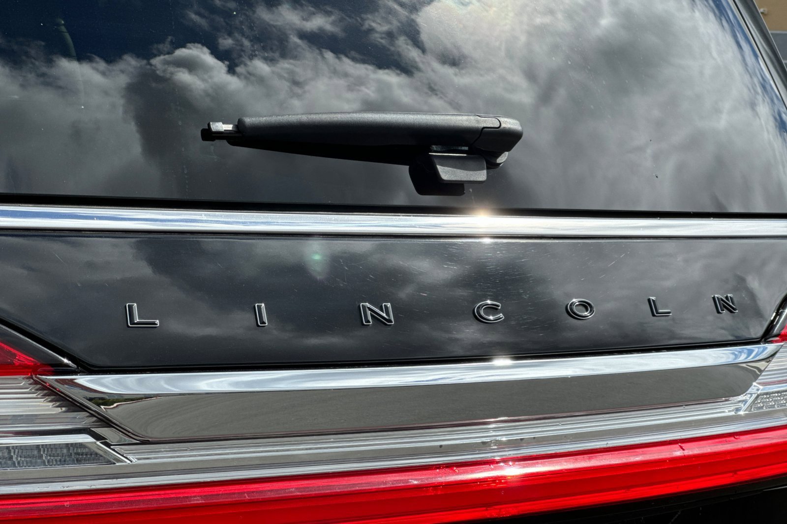 Used 2021 Lincoln Navigator Black Label w/ Cargo Convenience Package image 28