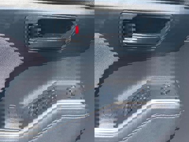 Used 2022 Toyota Highlander LE image 19